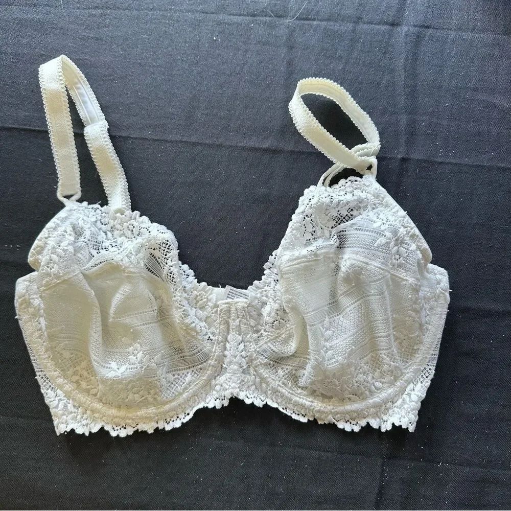⭐️WACOAL Embrace Lace Underwire Bra
